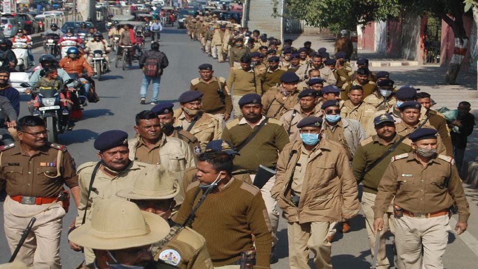 miscreants loot cash from gas agency employee in Agra