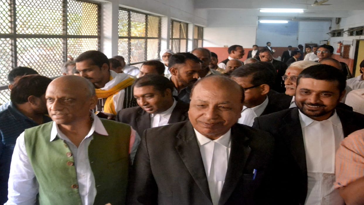 MPMLA Court: In the case of former minister Rakeshdhar, the discriminant presented the papers after appearing before the court.