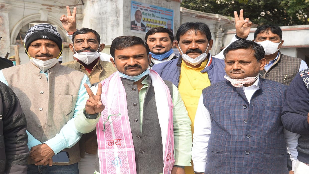 Prayagraj: Prashant Singh, Sandeep Yadav, Mujtaba and more than a dozen candidates filled their pamphlets