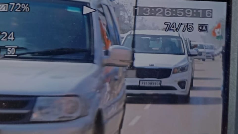 Man Throw Flag on Rahul Gandhi Car in Ludhiana