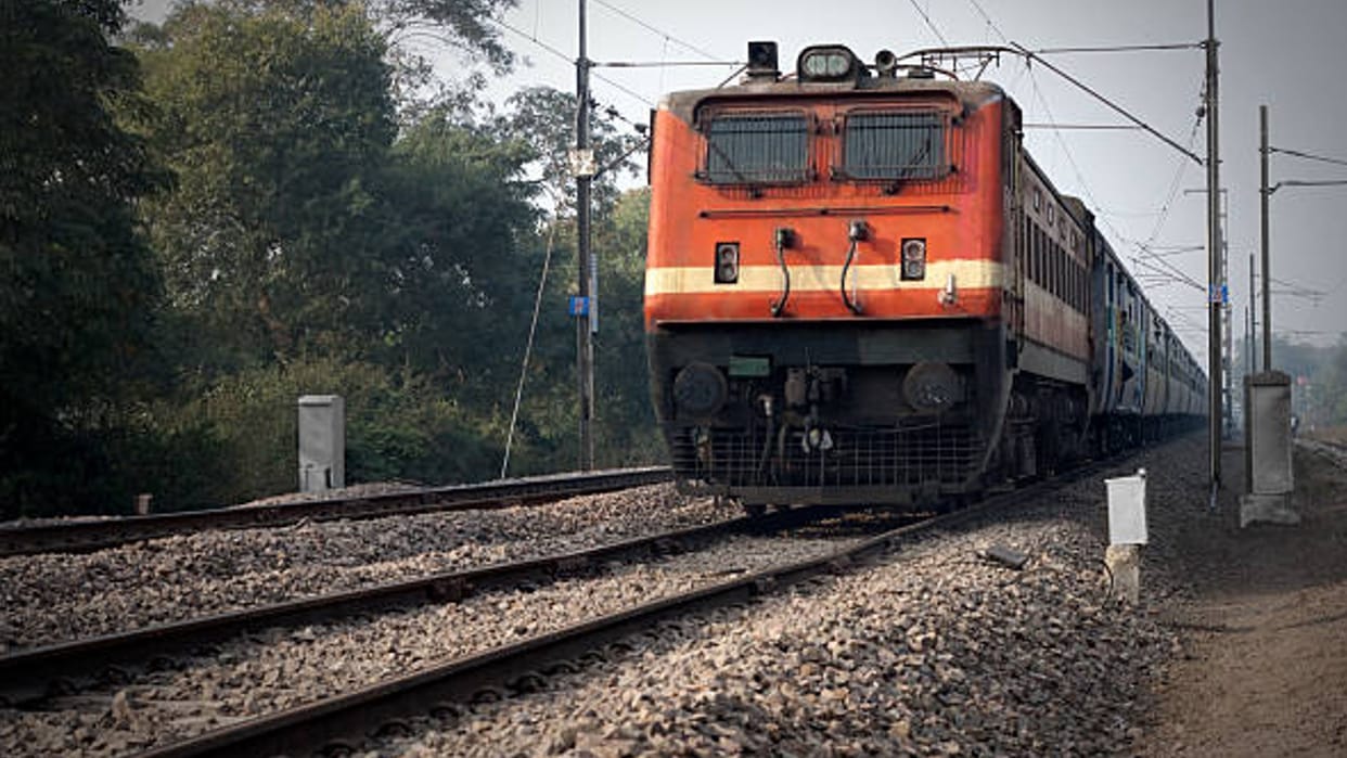 Ujjain: The woman jumped in front of the train with her six-year-old daughter in her lap, both died tragically