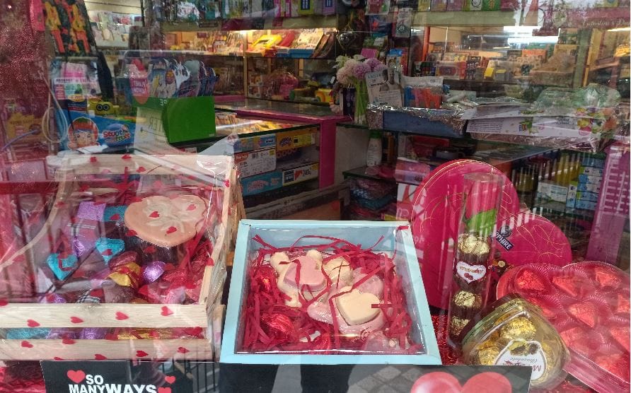 Valentines Week Full List 2022 Rose Day to Kiss Day significance and gift option for lover