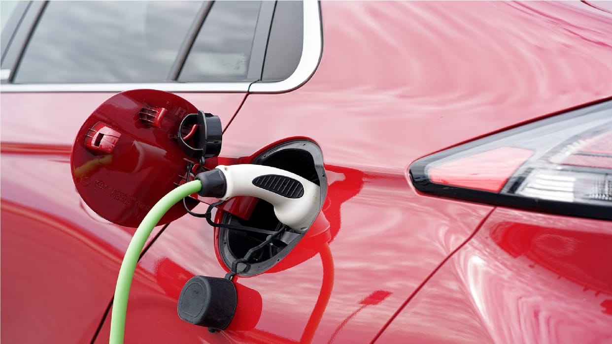 Single Window Facility First Personal Electric Vehicle Charging Point Installed at South Delhi Resident s Home