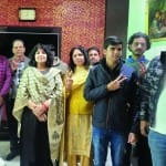 खुशी मनाते गर्व सांगवान के परिजन।