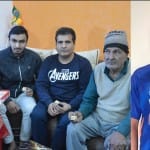 एक दूसरे को मिठाई खिलाकर खुशी मनाते निशांत के परिजन।