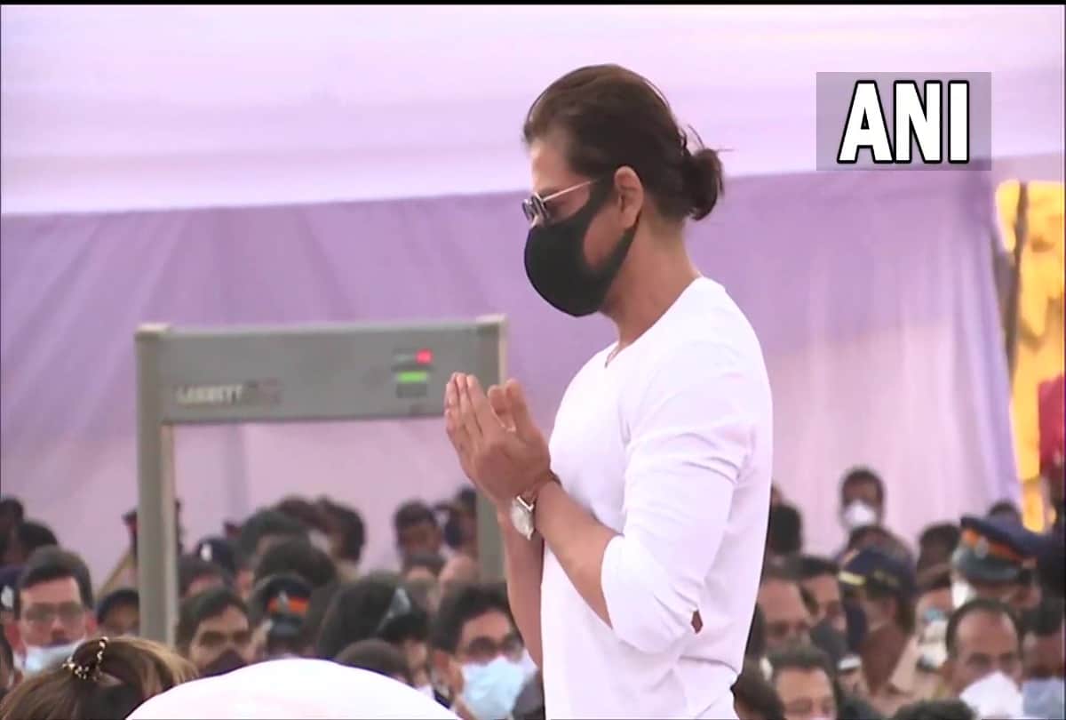 Lata Mangeshkar Funeral: Shahrukh Khan's fans defended the allegations of spitting during the funeral shared the video clip of my name is khan