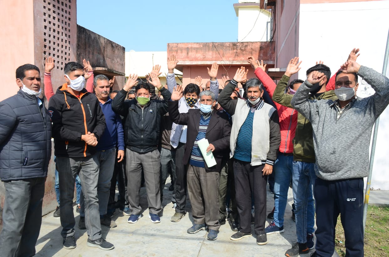 expressed anger over the anti-employee policy of the government