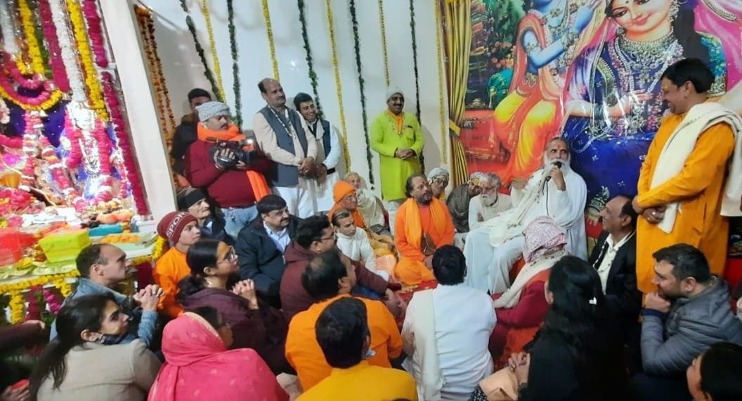 Mathura: Gyananand Maharaj performed the first aarti of Thakur Anand Bihari temple