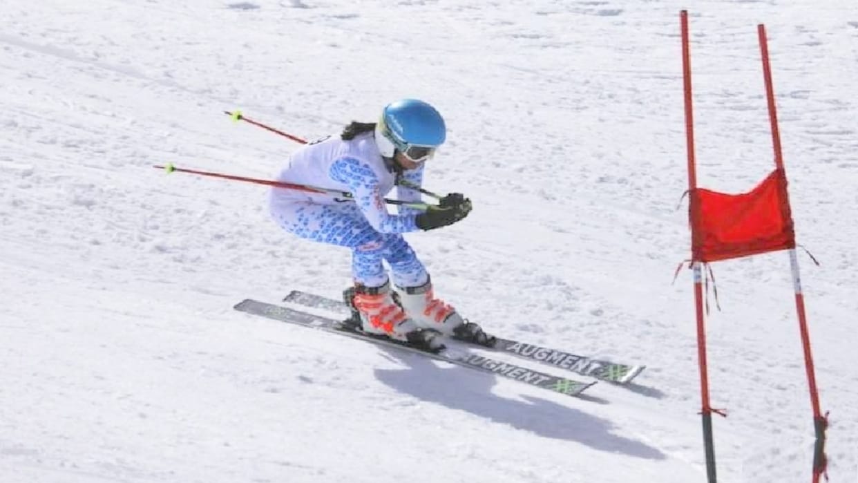Aanchal Thakur of Himachal won Gold in National Skiing Championship