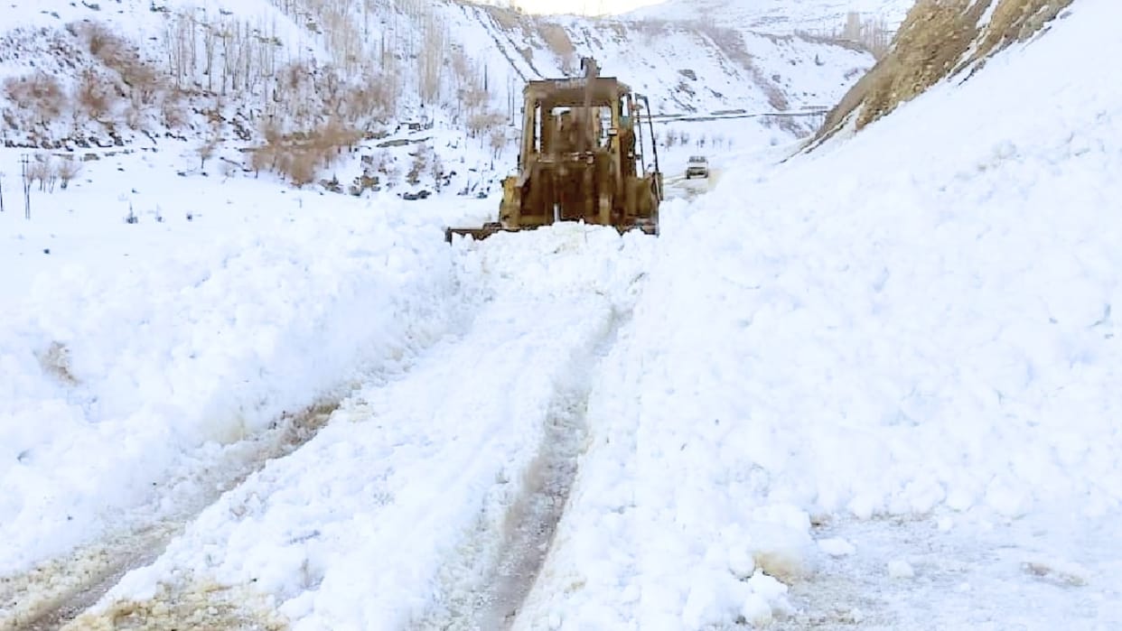 Avalanche in Tandi on Manali-Leh road, administration advised people to take precaution
