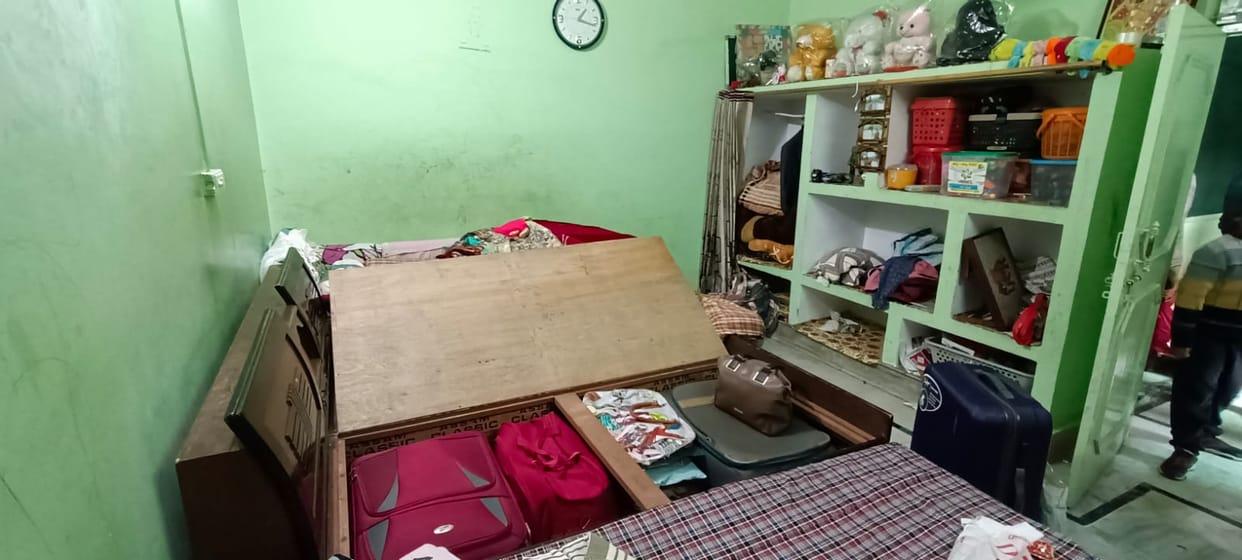 Theft by breaking the lock of the house