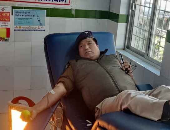 SHO Donates Blood