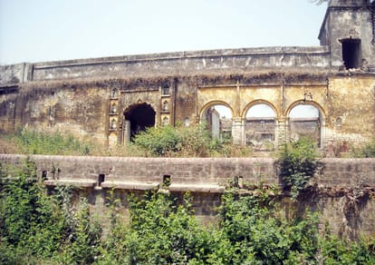 खंडहर बता रहे हैं इमारत बुलंद थी : खुटार की पश्चिमी गढ़ी का फाइल फोटो, अब गढ़ी का नामोनिशान नहीं है