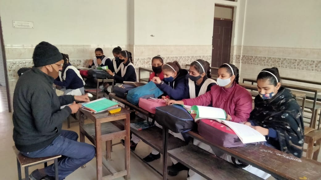 Fewer children reached school, Kovid guide line was not followed