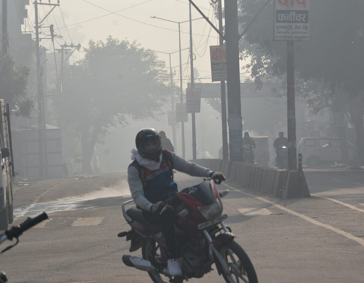 Shadow fog in the morning, strong sunlight during the day