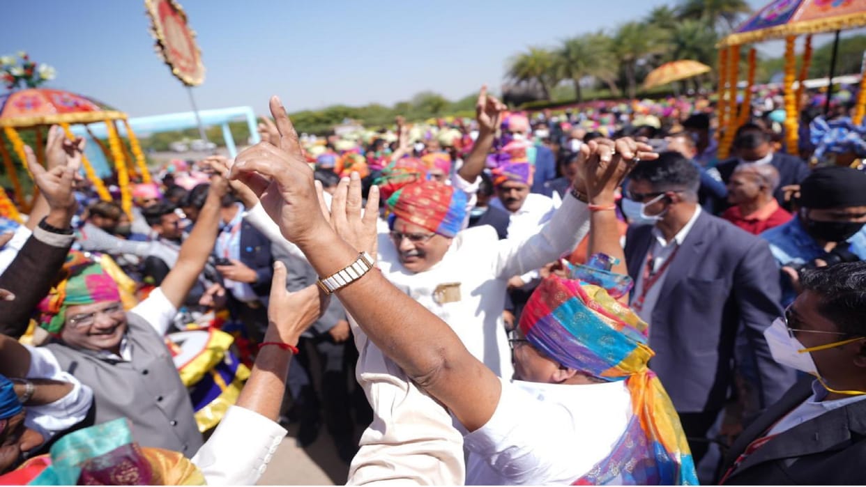 Chhattisgarh: Chief Minister Baghel danced with Samadhi in sons marriage, many veteran leaders attended the marriage
