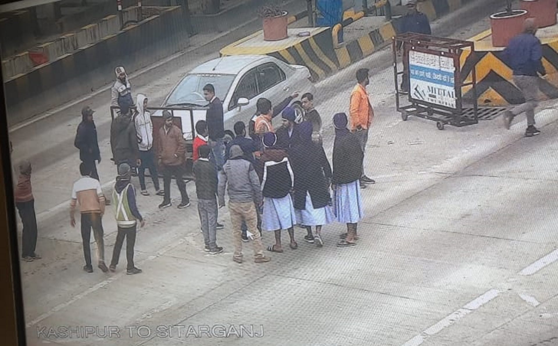 uttarakhand news: Four youths in car attacked with sword on asking for toll at rudrapur, photos