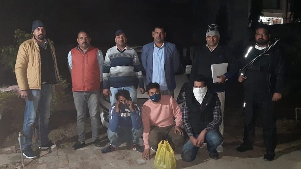CIA staff arrested four persons with heroin and cash from tohana