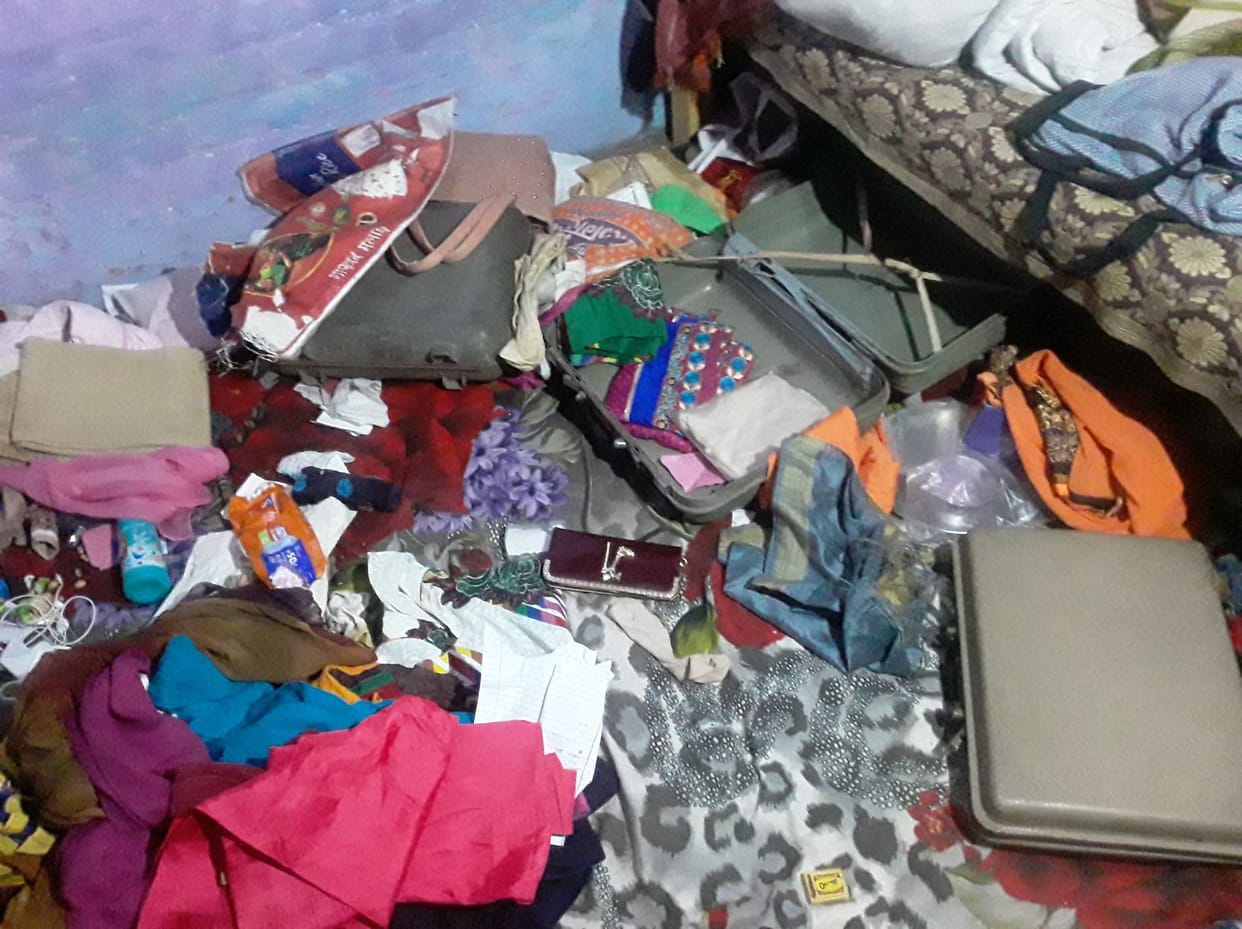 12 lakh cash and jewelery stolen by breaking the locks of the marriage house