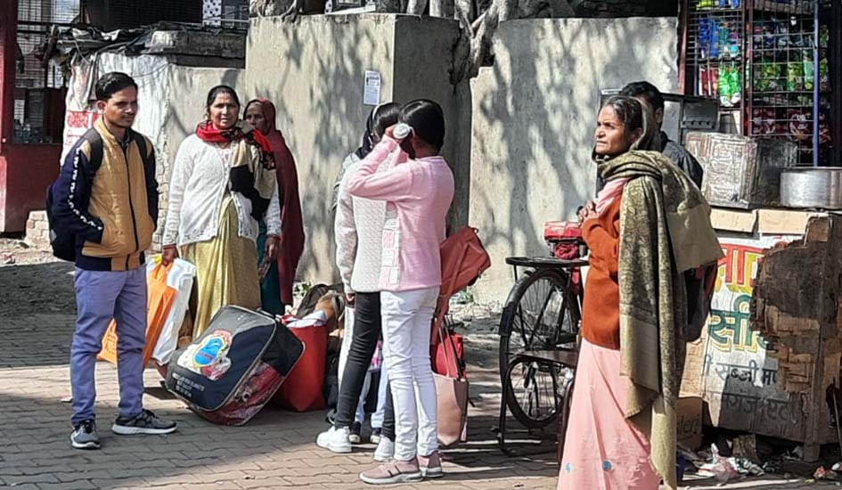 buses crisis, 28 gone for election duty, 40 left