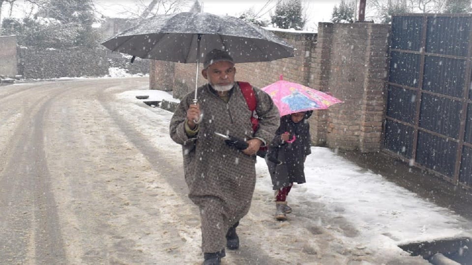 jammu kashmir weather forecast snowfall in kashmir rain in plains