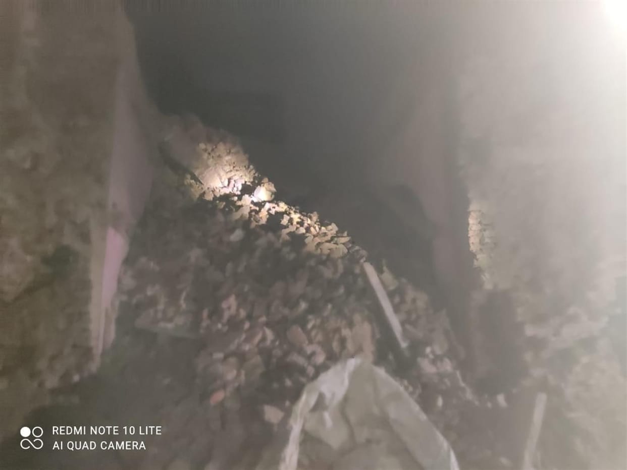 Hathras: A part of the old haveli collapsed
