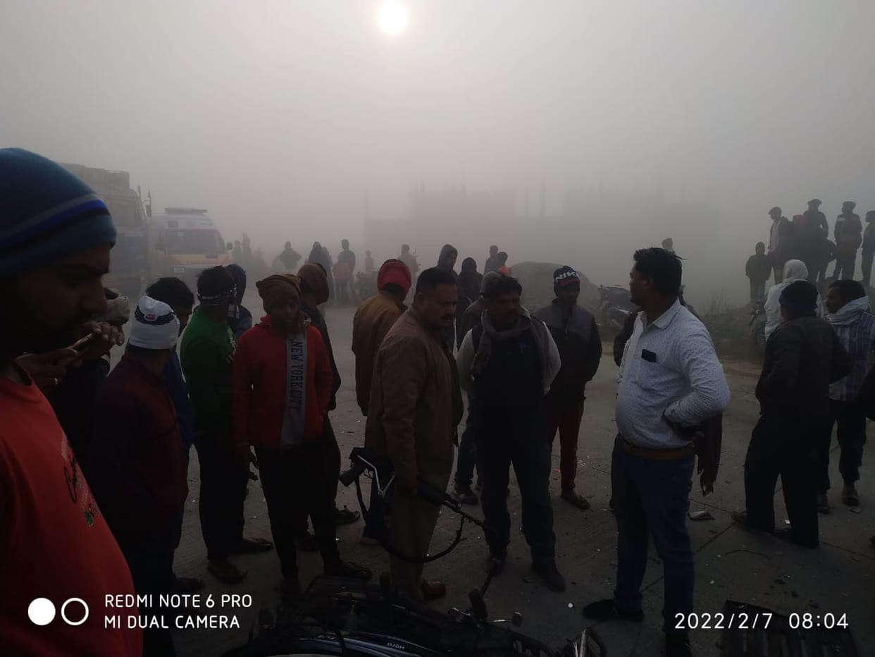 road accident in jaunpur minor boy killed and one injured due to truck hit bike rider in earphone