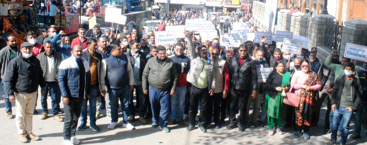 200 work stalled including Shivdham, Cluster University in mandi