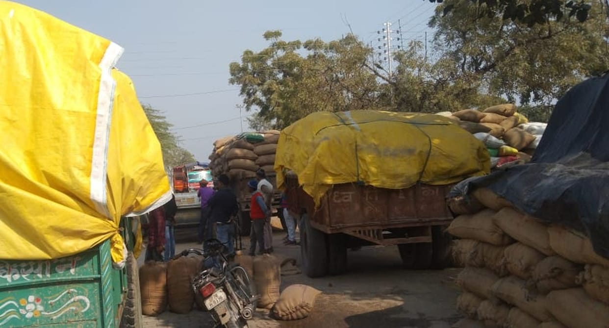 Trolley standing at the purchasing center for eight days, paddy not weighed