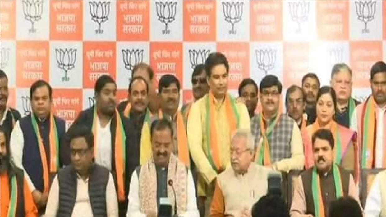 UP Assembly Elections Pragatisheel Samajwadi Party leader Raghuraj Shakya Krishna Murari Gupta and BSP leader Badshah join BJP