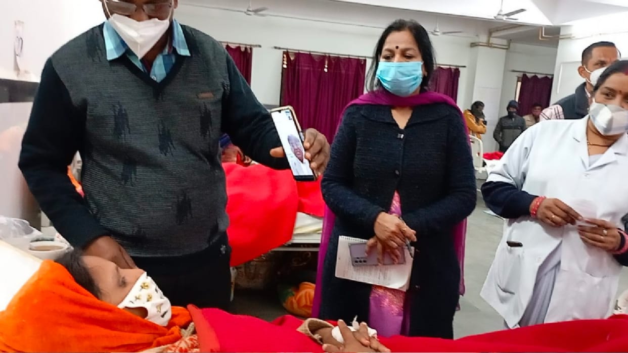 Chhatarpur: Health Minister discussed with the patients admitted in the district hospital through video call