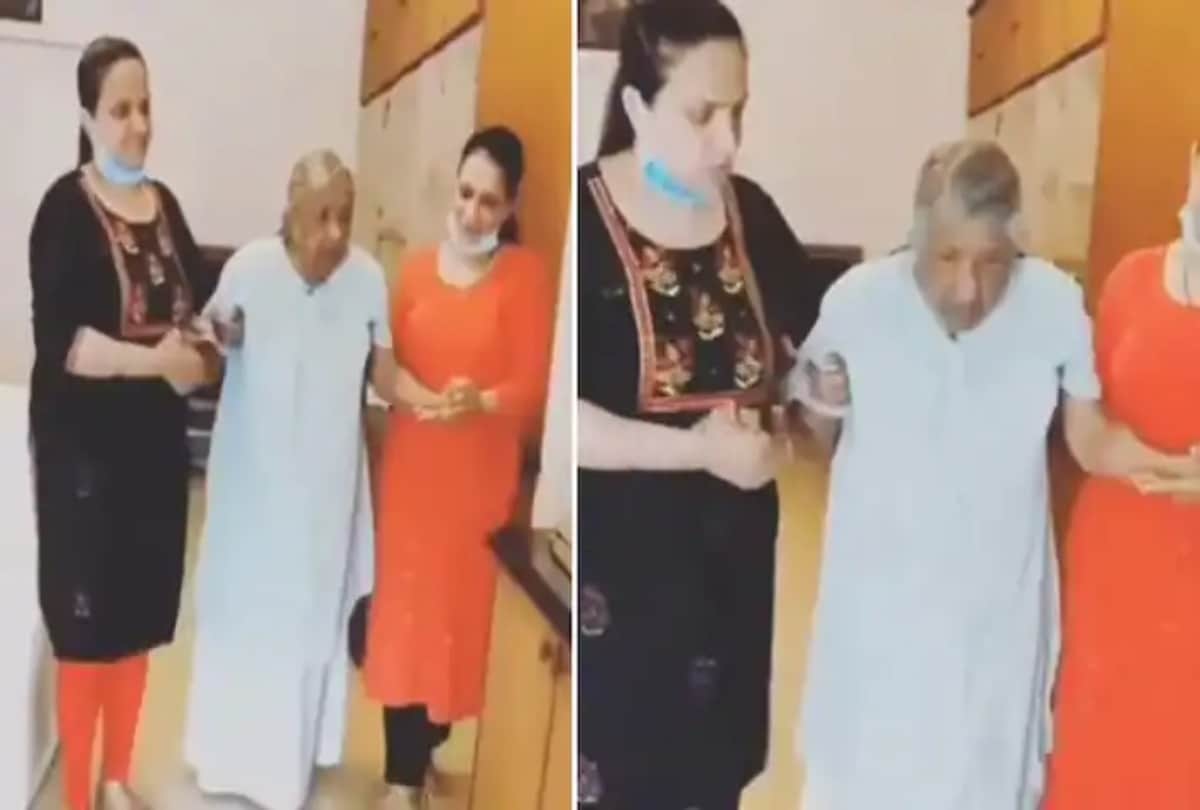 Lata Mangeshkar had a smile on her face in her last moments said the doctor who treated the singer