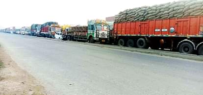 Police vehicles out on election duty blocked Hulasnagra crossing