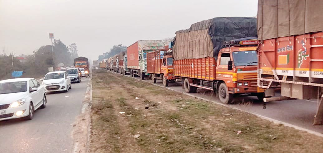 11 km jam on Lucknow highway