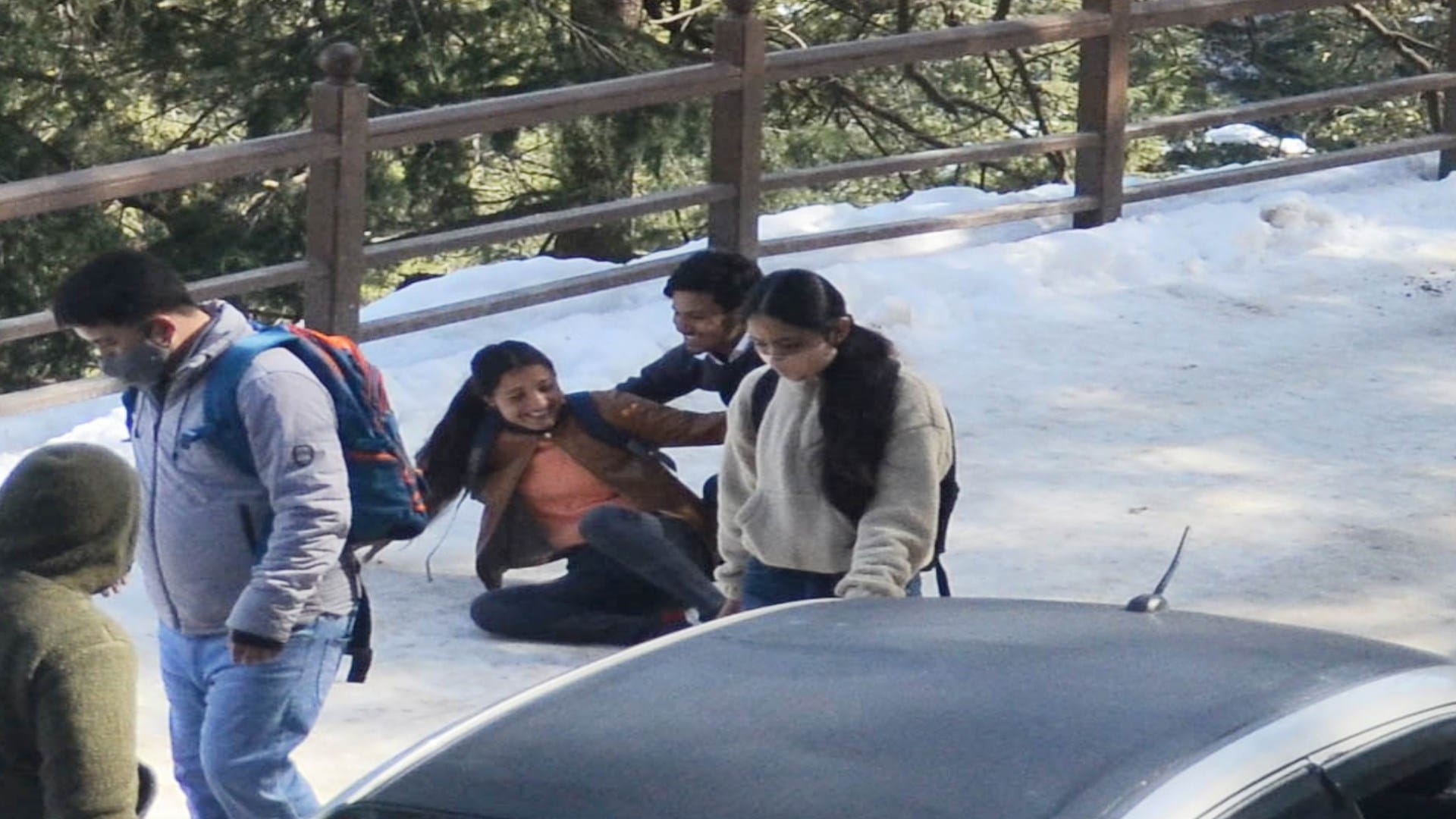 slippery snow created trouble in Shimla: People reached the destination falling and slipping, see pictures