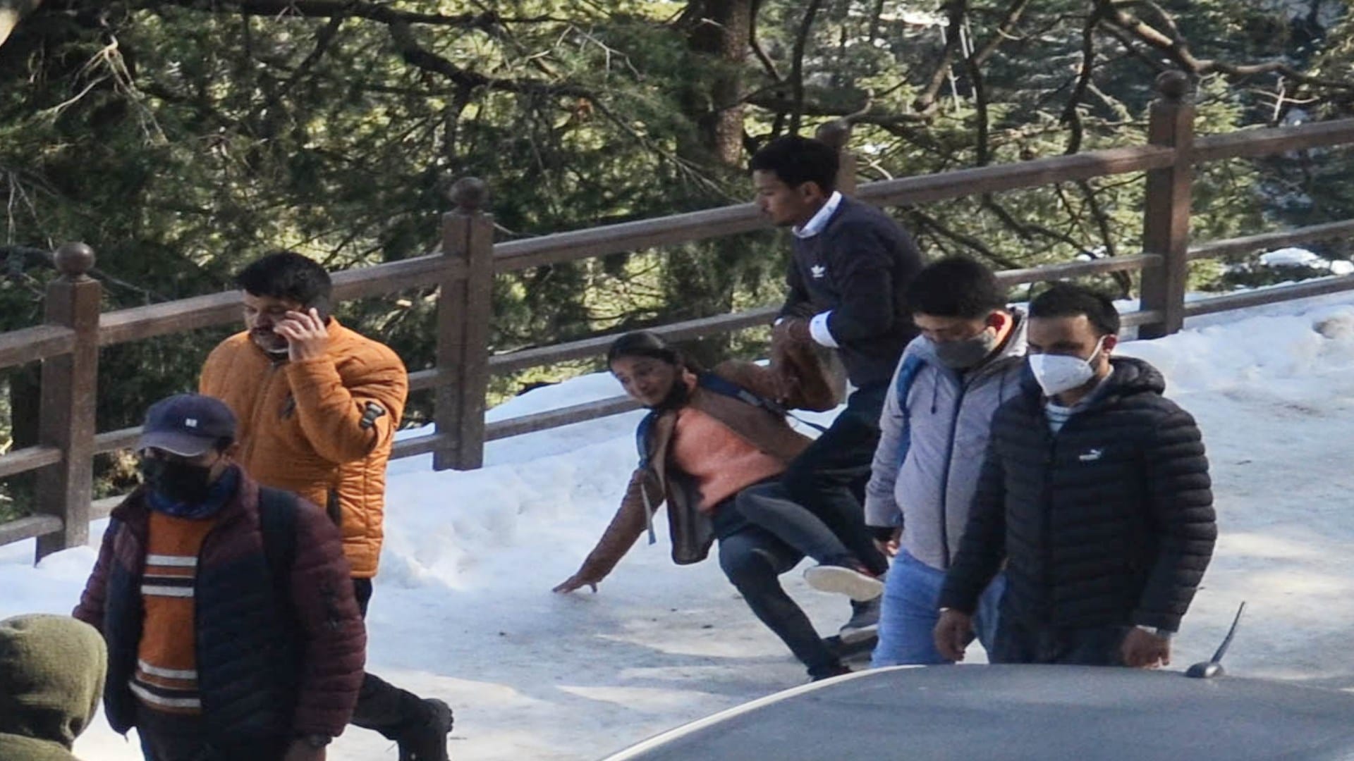 slippery snow created trouble in Shimla: People reached the destination falling and slipping, see pictures