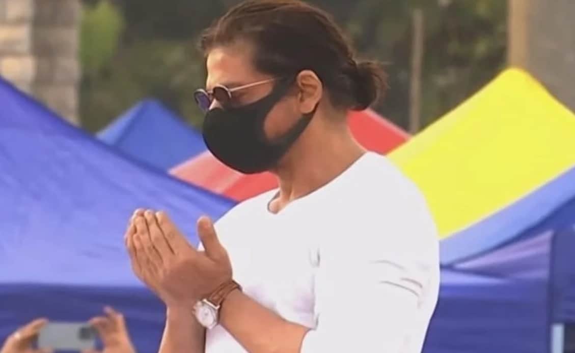 Shah rukh khan act at Lata mangeshkar final rites sparks controversy know why