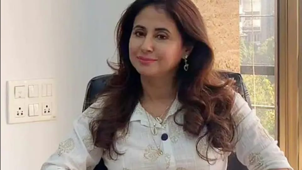 Urmila Matondkar supports Shah Rukh Khan who was trolled for blowing up Lata Mangeshkar funeral