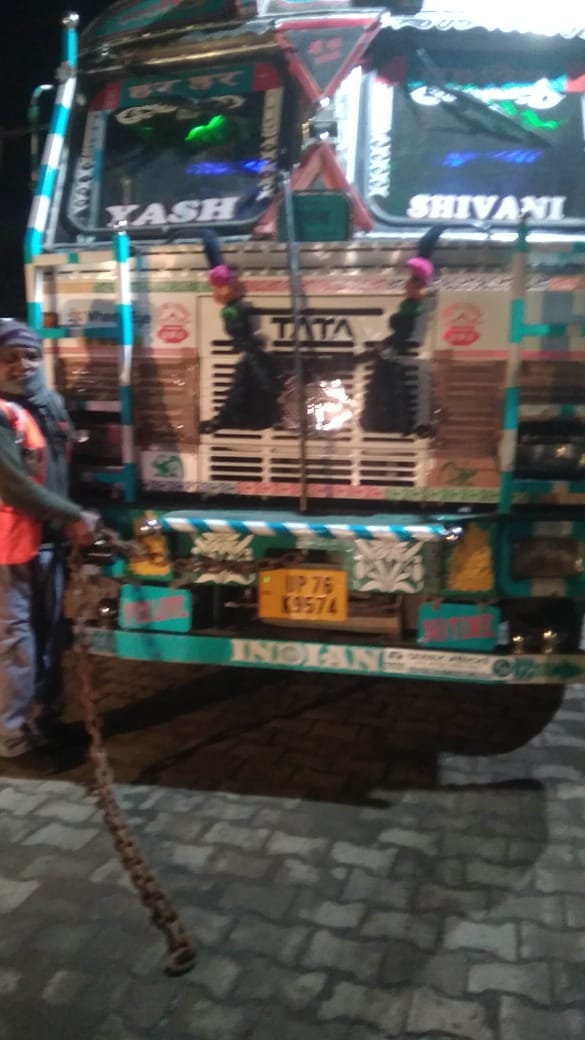 Truck axle broken on loop line, jammed for one and a half hours