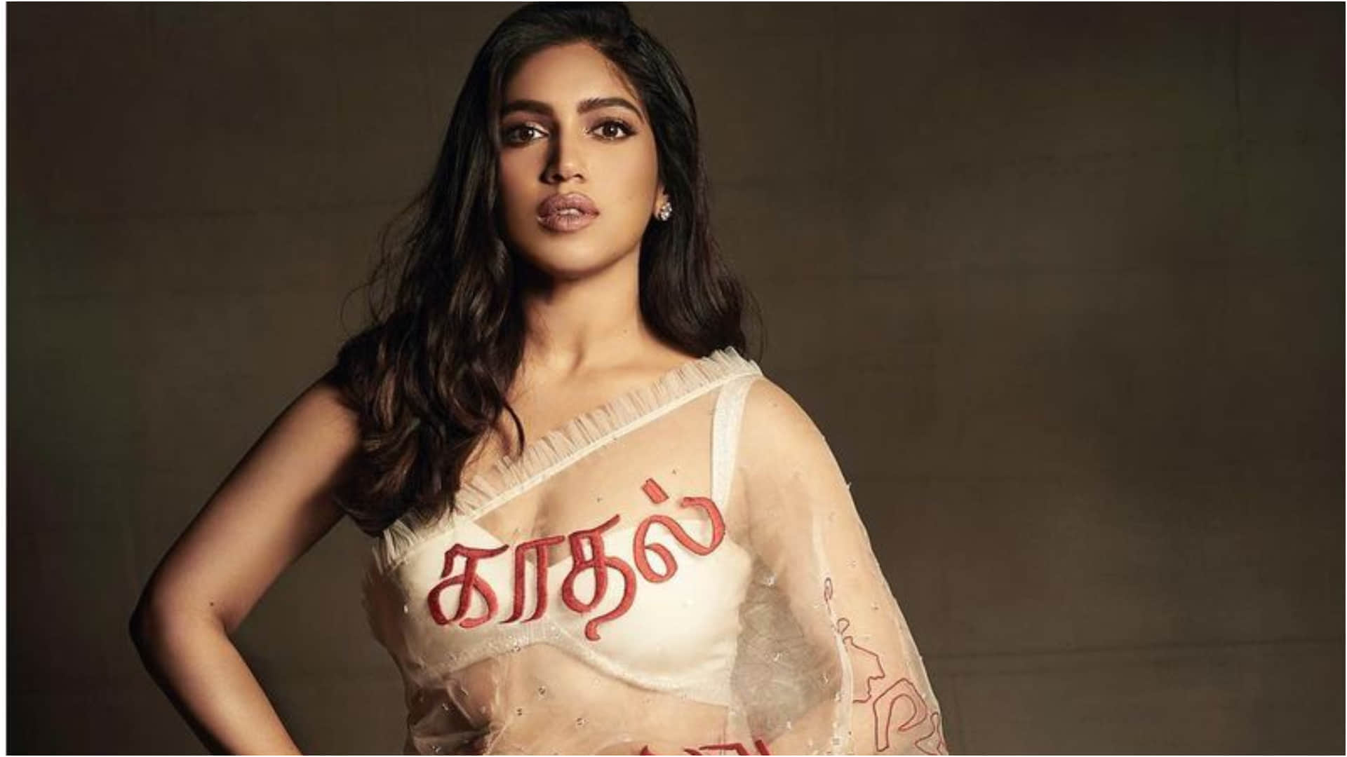 bhumi pednekar wear orgenza saree massage love in diifferent language
