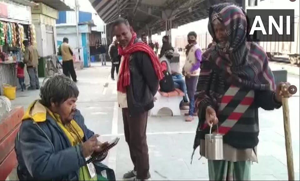 Digital beggar in Bihar:  excuse of not having change will not work, takes alms online