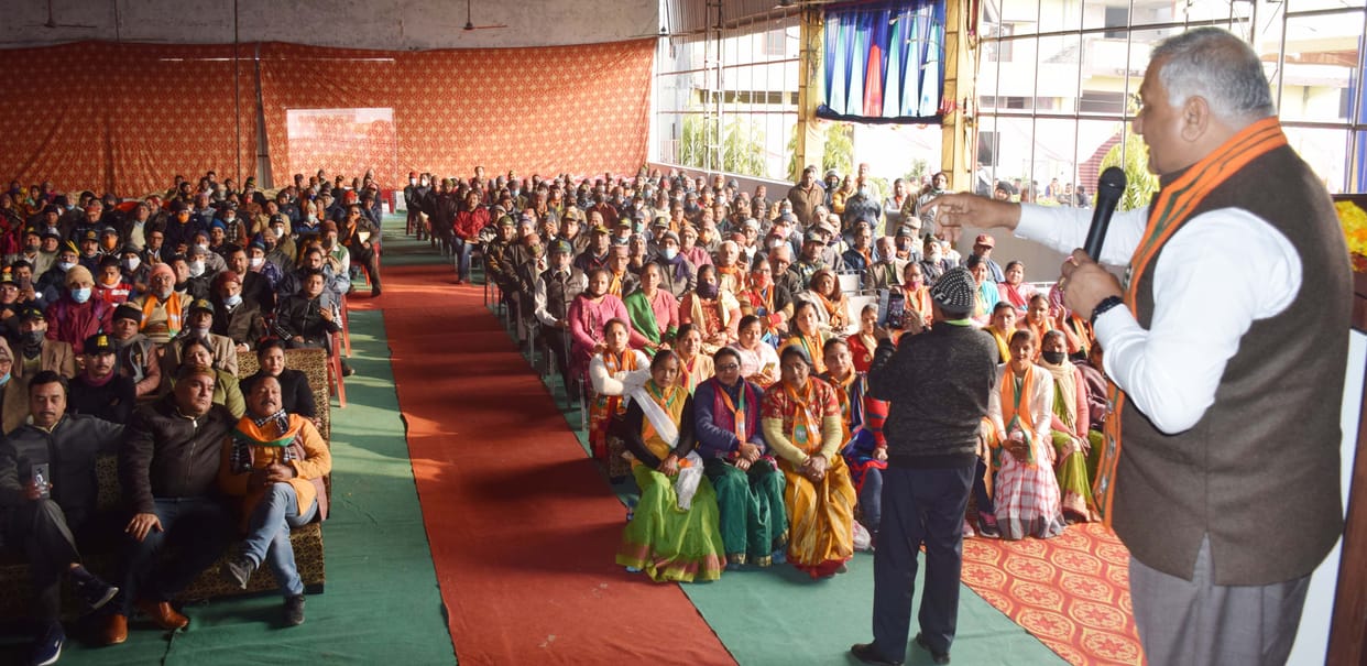 VK singh in Khatima.