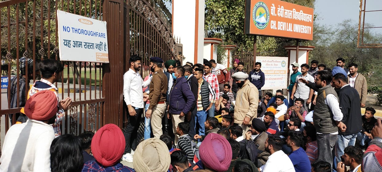 Students Protest in Sirsa Haryana Against University Decision of Exams From 10th February