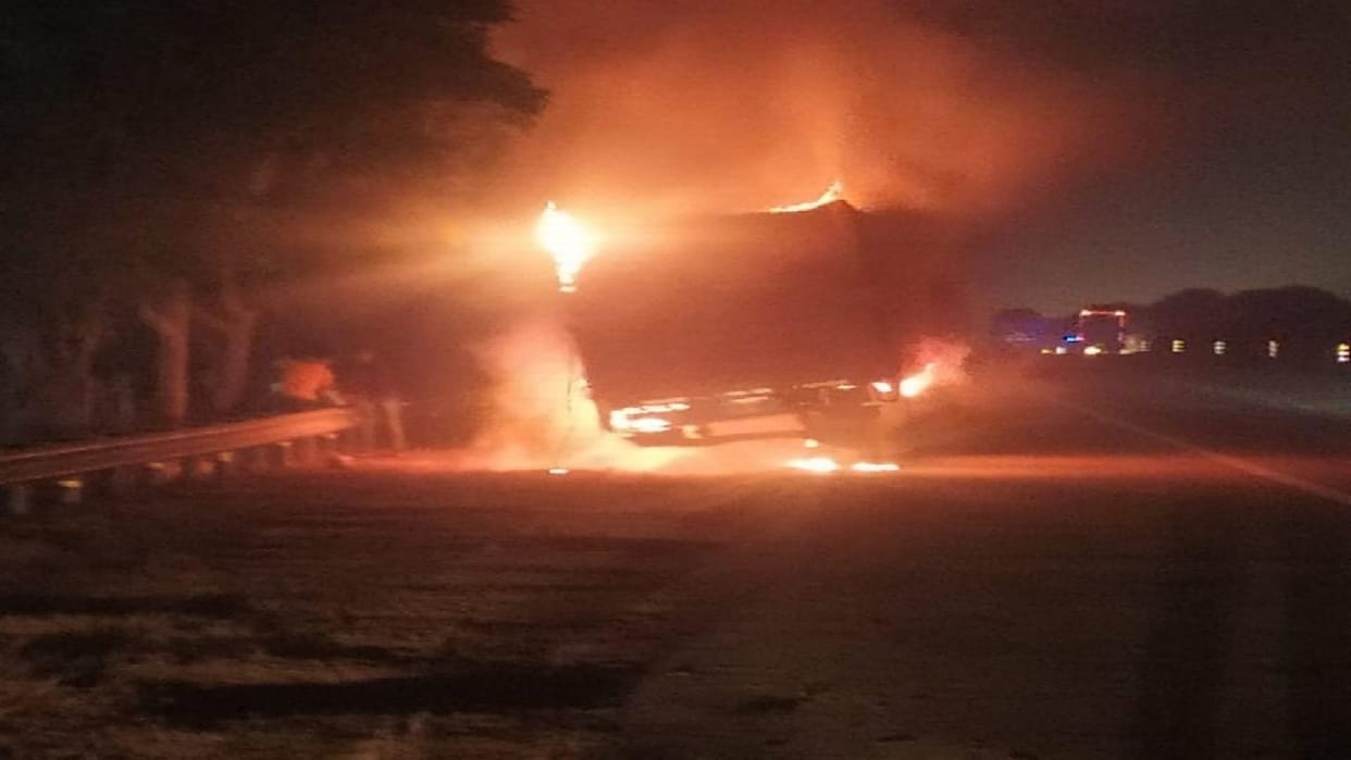Chhattisgarh: Fire breaks out after a horrific collision between a trailer and a truck in Rajnandgaon, one driver burnt alive