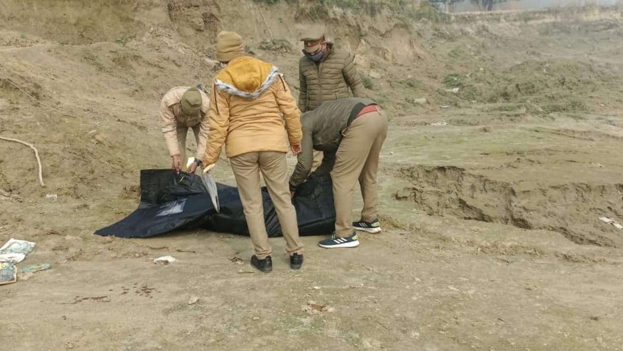 dead body found after killing girl thrown in sack at Gorakhpur