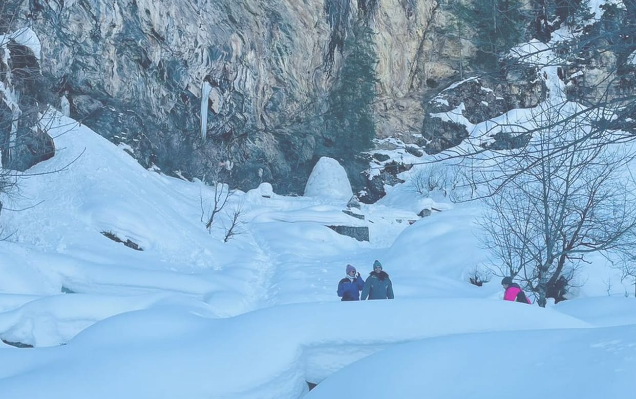 Anjani Mahadev Shivling made 25 feet high with snow