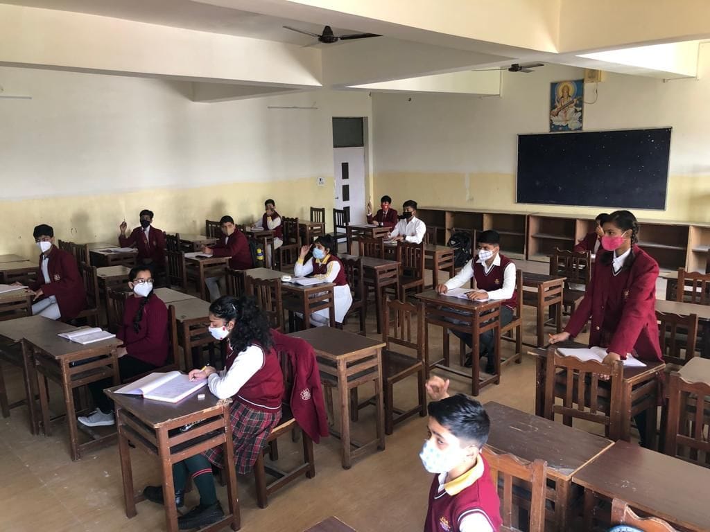 Schools open after a month, start studying by following Corona rules