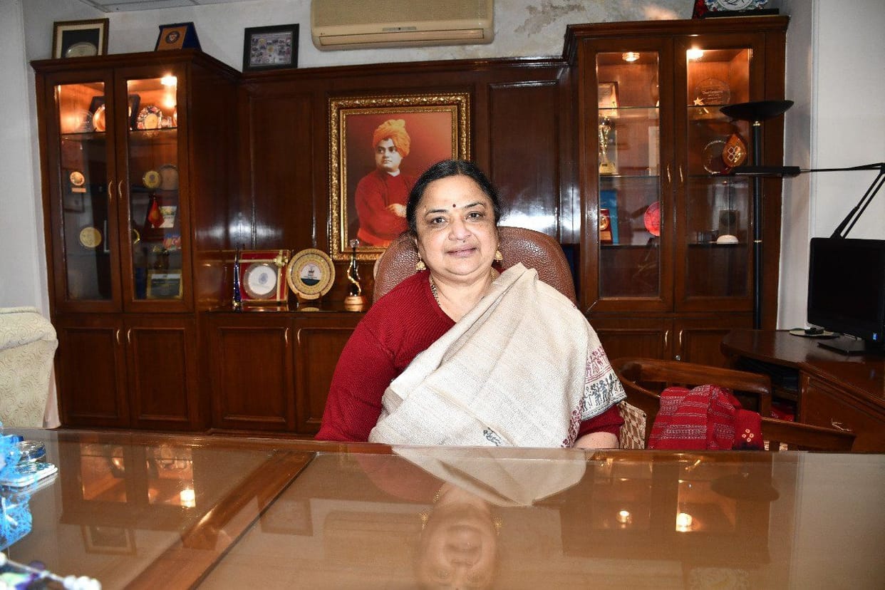 Janu Alumnus Prof. Shantisari Dhulipudi Pandit Became the First Woman Vice Chancellor