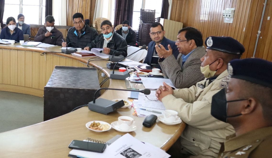 Garhwal Divisional Commissioner reviewed the preparations for the election