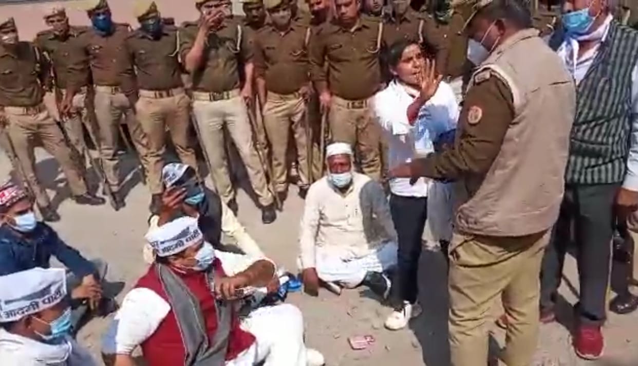 AAP candidate clashed with police for stopping the convoy